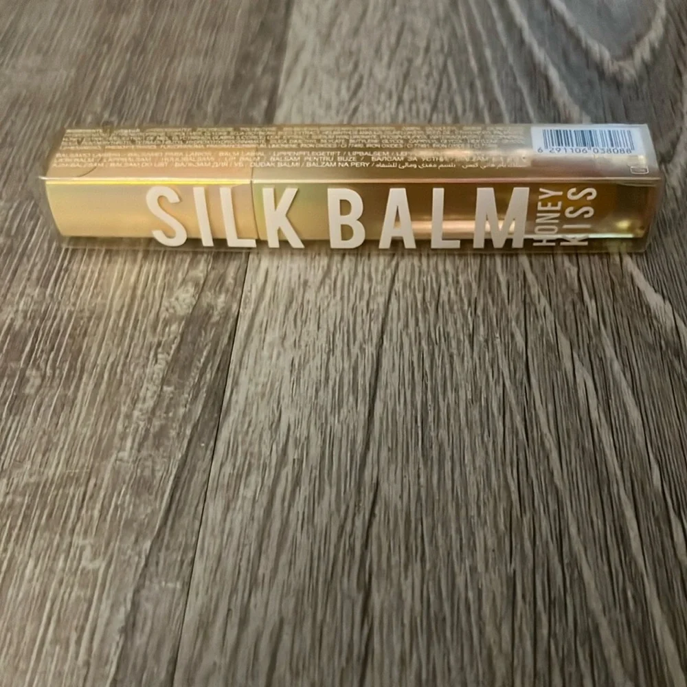 Huda Beauty Silk Balm Honey Kiss Plumping Lip Balm